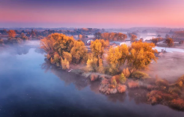 Widok Lotu Ptaka Wybrzeże Rzeki Wschodzie Słońca Jesienią Kolorowy Krajobraz — Zdjęcie stockowe