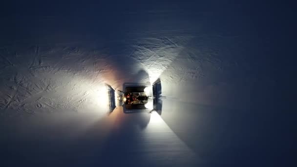 Аерофотозйомка Робочої Снігової Кішки Сніжному Гірськолижному Схилі Взимку Краньска Гора — стокове відео
