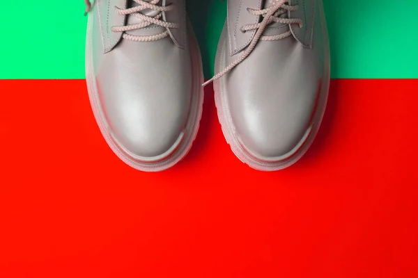 Beżowe Damskie Buty Kolorowym Tle Jesienne Buty Obraz Poziomy — Zdjęcie stockowe