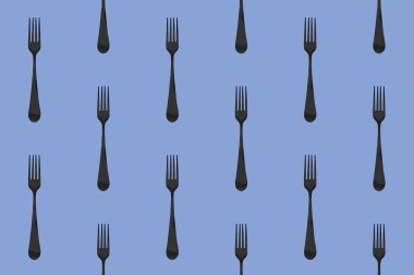 Desen. Pastel mavi arkaplanda çatal üst görünümü. Yüzeye başvurmak için şablon. Kare görüntü. Düz yatıyordu. 3 boyutlu görüntü. 3B görüntüleme.