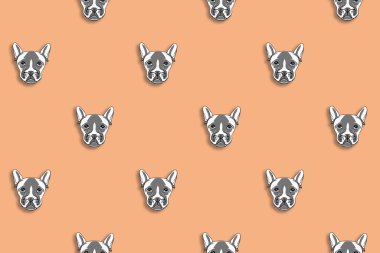 Bir köpek suretinde desen. Pastel kırmızı pembe arka plan. Yatay resim.