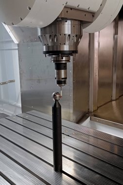 CNC makinesinde lazer sondasını ayarlama işlemi