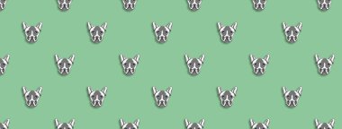 Kusursuz desenli bir köpek resmi. Pastel yeşil arka plan. Yatay görüntü. Siteye eklenmek için pankart.