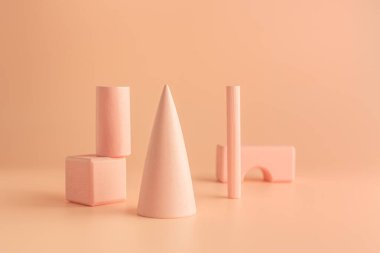 Şeftali Tüylü tablo üzerinde geometrik şekiller kümesi - 2024 yılının rengi.