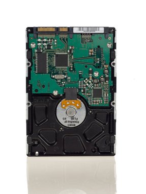 Sabit disk yansıması ile beyaz arka plan üzerinde izole. Anakart sabit disk.