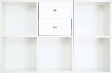 Boş beyaz ahşap raf raflar, yakın çekim