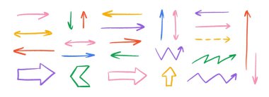Renkli el boyanmış ok koleksiyonu. Düz zikzak ve çizgi karalama okları ayarlandı. Kömür çizimleri ve yön çizgileri. Vektör pastel kalem, tebeşir veya işaret fırçası vuruş elementleri