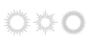 Retro kıvrımlı güneş patlaması çerçeve koleksiyonu. Çarpık dairesel güneş ışınları ayarlandı. Logo, etiket, rozet ve afişler için klasik dalgalı güneş ışınları tasarım elementi. Vektör