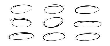 Pürüzsüz daireler ayarlandı. Karalama ve karalama elips koleksiyonu. Vurgu için siyah el oval veya kabarcıklar çizildi. Kolaj, poster, afiş ve kapak için esnek yuvarlak elementler. Vektör paketi