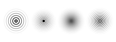 Siyah eşmerkezli dalgalanma çemberleri ayarlandı. Doğrusal ses dalga halkaları koleksiyonu. Epicenter, hedef, radar, sonar ikonu konsepti. Radyal sinyal ya da titreşim elementleri. Yarıton vektör illüstrasyonu 