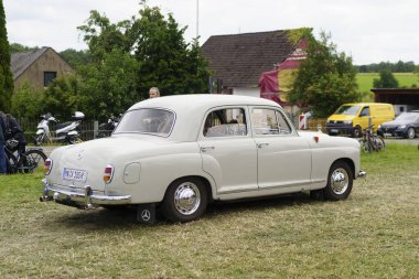 Iserlohn Gruermannscheide, NRW, Almanya. 13 Temmuz 2024. Eski Mercedes Benz W121