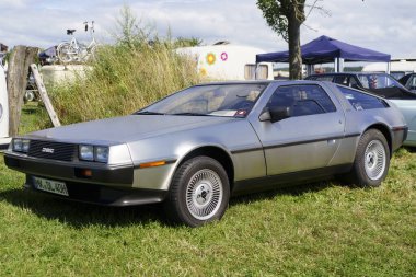Iserlohn Gruermannscheide, NRW, Almanya. 13 Temmuz 2024. DeLorean DMC-12