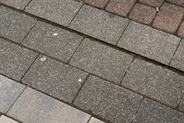 Tuğla kaldırımın çapraz fotoğrafı. Yüzeyin doku kavramı