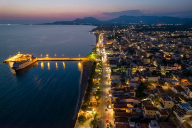 Yunanistan 'ın güney Mora bölgesindeki Vatika bölgesinin başkanı Napoli' nin hava gece görüşü.