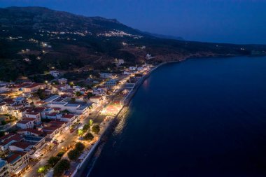 Yunanistan 'ın güney Mora bölgesindeki Vatika bölgesinin başkanı Napoli' nin hava gece görüşü.