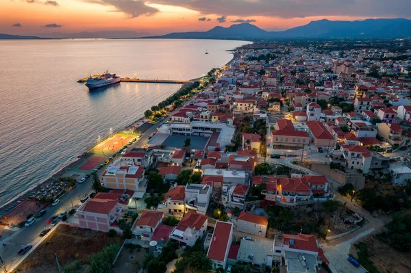 Yunanistan 'ın güney Mora bölgesindeki Vatika bölgesinin başkanı Napoli' nin hava gece görüşü.