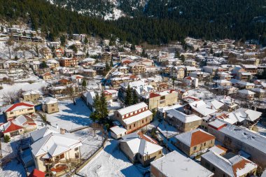 Karlı Elati köyü Trikala Greek 'in hava manzarası.