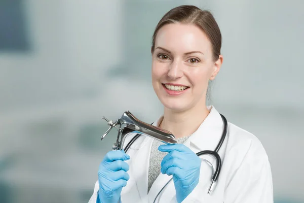 Smiling Female Gynecologist Speculum Her Hand — Stock Photo, Image