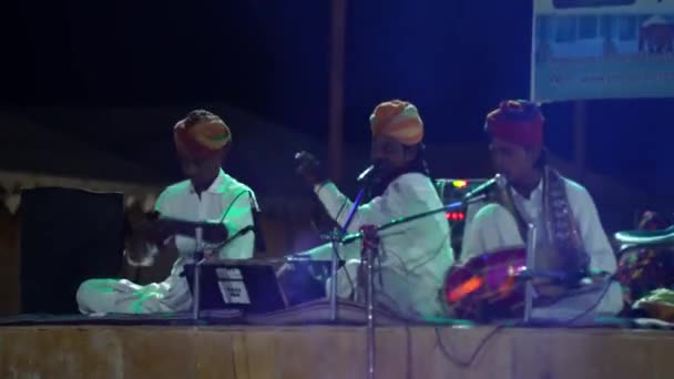 Künstler Der Ein Rajasthani Volkslied Singt Kulturprogramm Einem Lager Sam — Stockvideo