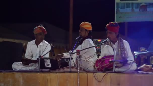 Konstnären Sjunger Rajasthani Folksång Kulturprogram Ett Läger Sam Dunes Thar — Stockvideo