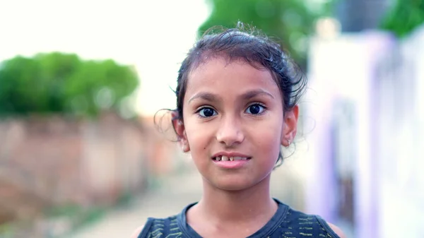Glückliches Indisches Mädchen Das Die Kamera Lächelt Delhi Indien Nov — Stockfoto