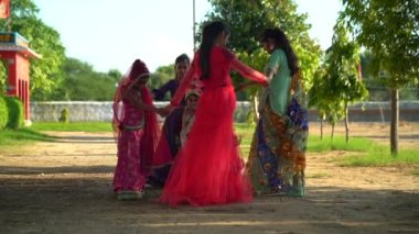 Radha ve Krishna (Devine aşkının sembolü). Tanrı Krishna ve Radha Hindistan 'ın dini festival arka planında Shri Krishan Janmashtami