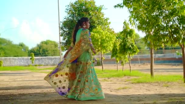 Portré Gyönyörű Indiai Lány Tánc — Stock videók