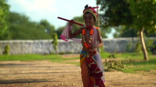 Μικρός Άρχοντας Κρίσνα Τρέχει Άρχοντας Κρίσνα Τζαμαστάμι Εύχεται Αξιολάτρευτο Ινδικό — Αρχείο Βίντεο