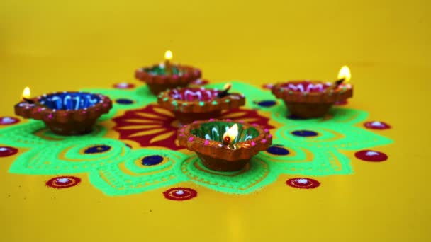 Coloridas Lámparas Diya Encendidas Durante Celebración Diwali Lámparas Decorativas Colores — Vídeo de stock