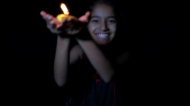 Lámpara Arcilla Diya Encendida Durante Dipavali Festival Hindú Celebración Luces — Vídeo de stock