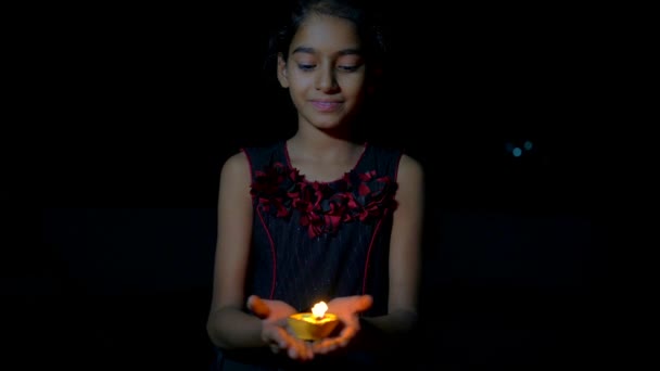 印度教灯会庆祝Dipavali期间点燃的Clay Diya灯 — 图库视频影像