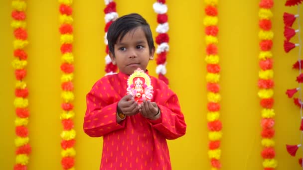 Menino Indiano Com Lorde Ganesha Celebrando Festival Ganesh Festival Diwali — Vídeo de Stock