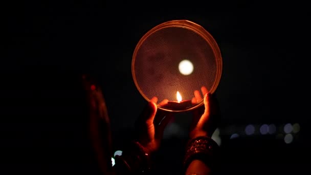 Clay Diya Lampy Zapalone Podczas Dipavali Hinduski Festiwal Światła Uroczystości — Wideo stockowe