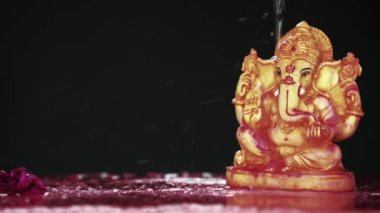 Hindistan 'ın Ganesh Chaturthi festivali. Diwali festivali için Tanrı Ganesha 'yı kutlayın. Diwali selamlama arkaplanı