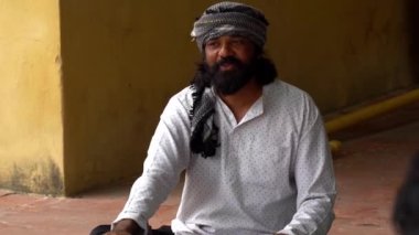Jaipur, Rajasthan, Hindistan - Sep 2022: Bir Rajasthani geleneksel halk sanatçısı