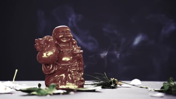 Hotei Lub Śmiejący Się Budda Drewniany Posąg Brązowym Tle Złoty — Wideo stockowe