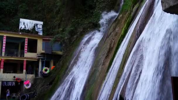 Uttarakhand Indien September 2022 Kempty Falls Ist Ein Wasserfall Ram — Stockvideo
