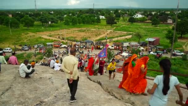 Sikar Rajasthan India Sep 2022 Talloze Mensen Kleurrijke Kleding Verzamelen — Stockvideo