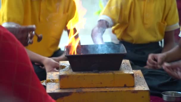 Feuer Yagna Hawan Puja Yajna Havan Hinduistische Rituelle Zeremonie Yagya — Stockvideo