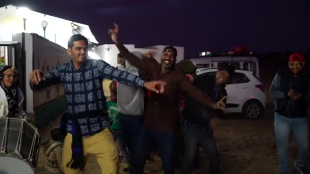 Jaisalmer Rajasthan Indien Nov 2022 Män Dansar Kulturprogram Ett Läger — Stockvideo