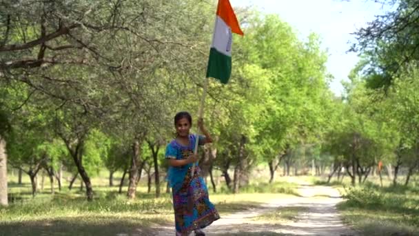 Indiaas Meisje Met Tricolor Indiaanse Vlag Kleuren Geschikt Voor Happy — Stockvideo