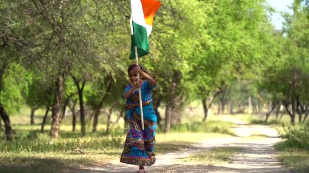 Indiaas Meisje Met Tricolor Indiaanse Vlag Kleuren Geschikt Voor Happy — Stockvideo