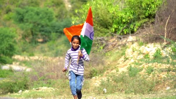 Indisches Mädchen Mit Trikolore Oder Indischer Flagge Geeignet Für Einen — Stockvideo