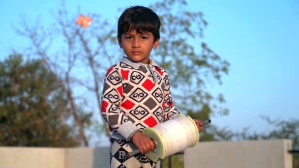 Αγόρι Στο Φεστιβάλ Kite Στο Sikar Rajasthan Ινδία Jan 2023 — Αρχείο Βίντεο