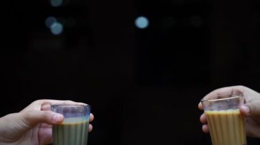 Taze süt çayı ya da Hint Kadak Chai.