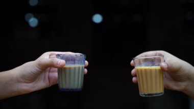 Taze süt çayı ya da Hint Kadak Chai.