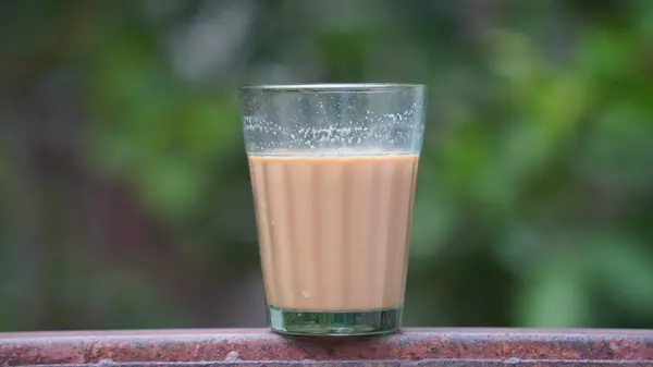 Egy Csésze Frissen Főzött Fekete Tea Menekülő Gőz Meleg Lágy — Stock Fotó