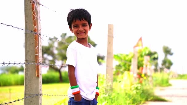 Портрет Щасливого Смішного Хлопчика Портрет Крупним Планом Він Красиво Виглядає — стокове відео