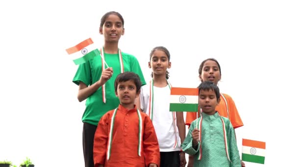 Cheerful Indian Girls Boys Wearing Shirt Holding Indian National Flag — Stock Video