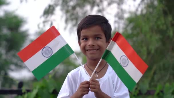 Indické Dítě Slaví Den Nezávislosti Nebo Republiky Indie — Stock video